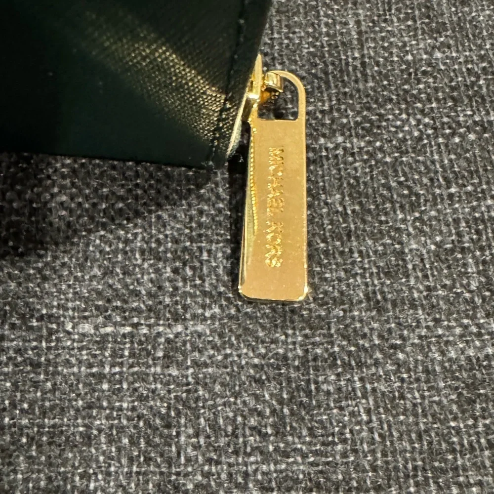 Michael Kors Malachite Jet Set Continental Saffiano Leather iPhone Wallet - Picture 3 of 7